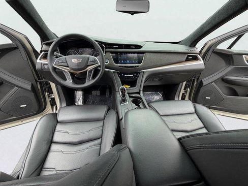 Used 2017 Cadillac XT5 Platinum w/ Driver Assist Package image 10