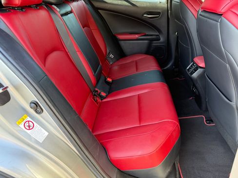 Used 2019 Lexus UX 200 image 28