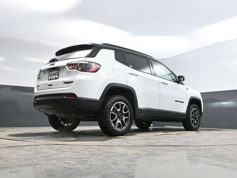 Used 2025 Jeep Compass Trailhawk AWD/4WD image 44