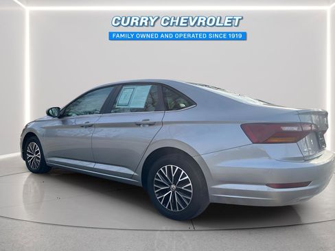Used 2019 Volkswagen Jetta SE w/ Cold Weather Package image 10