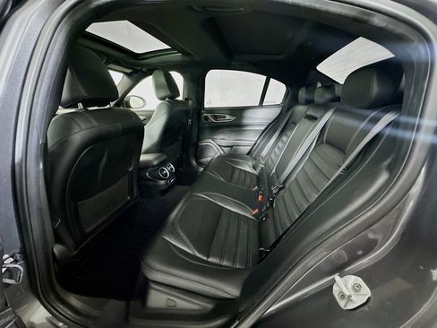 Used 2022 Alfa Romeo Giulia Veloce RWD image 28