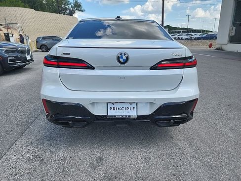 Certified 2025 BMW 760i xDrive w/ Luxury Rear Seating Package AWD/4WD image 6