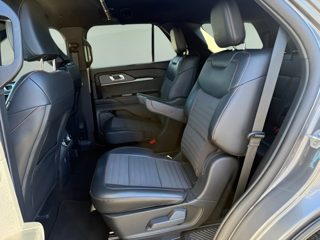 Used 2025 Ford Explorer ST-Line AWD/4WD image 14