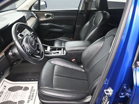 Certified 2022 Kia Sorento EX w/ Panoramic Sunroof Package image 14