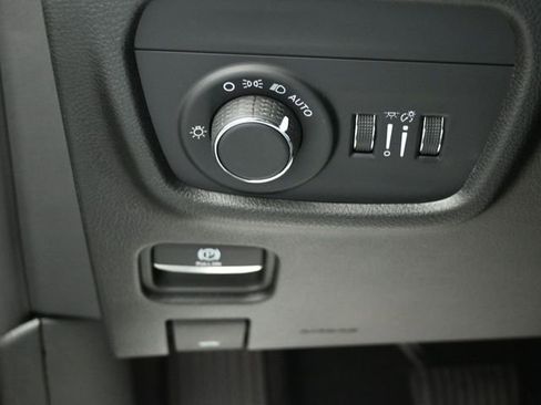 Used 2023 Jeep Grand Cherokee L Laredo w/ Luxury Tech Group I image 11