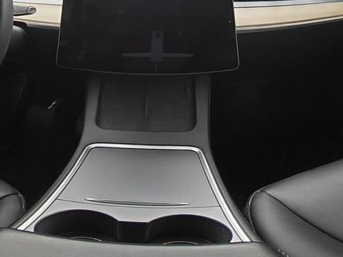Used 2021 Tesla Model Y Long Range AWD/4WD image 24