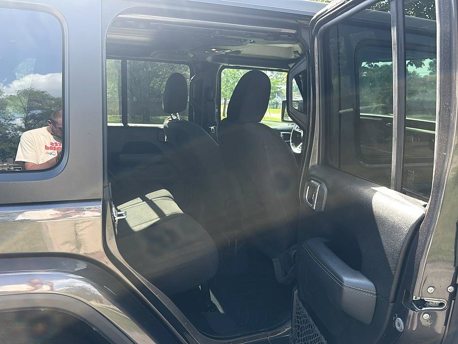 Used 2020 Jeep Wrangler Unlimited Sahara AWD/4WD image 33