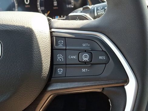 New 2026 Jeep Grand Cherokee L Limited w/ Luxury Tech Group II AWD/4WD image 18