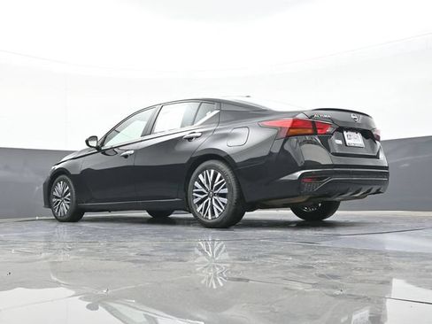 Used 2025 Nissan Altima 2.5 SV FWD image 44