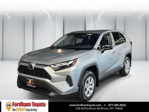 Used 2023 Toyota RAV4 LE AWD/4WD image 4