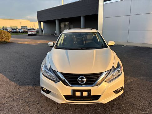 Used 2017 Nissan Altima 2.5 SL FWD image 2