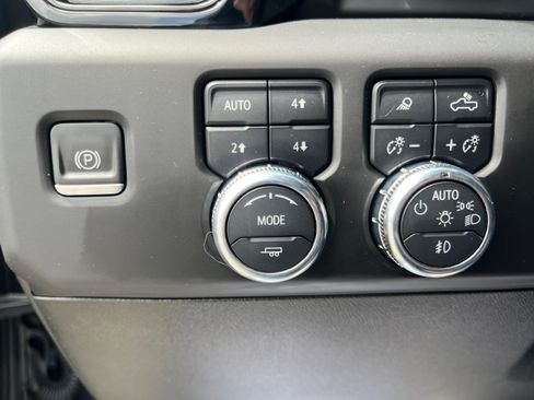Used 2024 GMC Sierra 2500 AT4 w/ AT4 Premium Plus Package AWD/4WD image 23