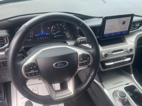 Used 2023 Ford Explorer XLT w/ Equipment Group 202A AWD/4WD image 19