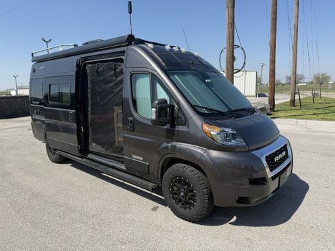 Used 2021 RAM ProMaster 3500 w/ Premium Appearance Group image 2