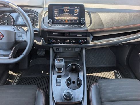 Used 2025 Nissan Rogue SV AWD/4WD image 9