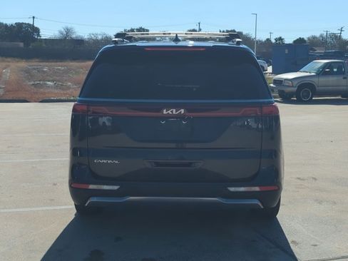 Used 2023 Kia Carnival SX Prestige image 6