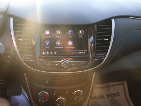 Used 2020 Chevrolet Trax LT w/ LT Convenience Package FWD image 16