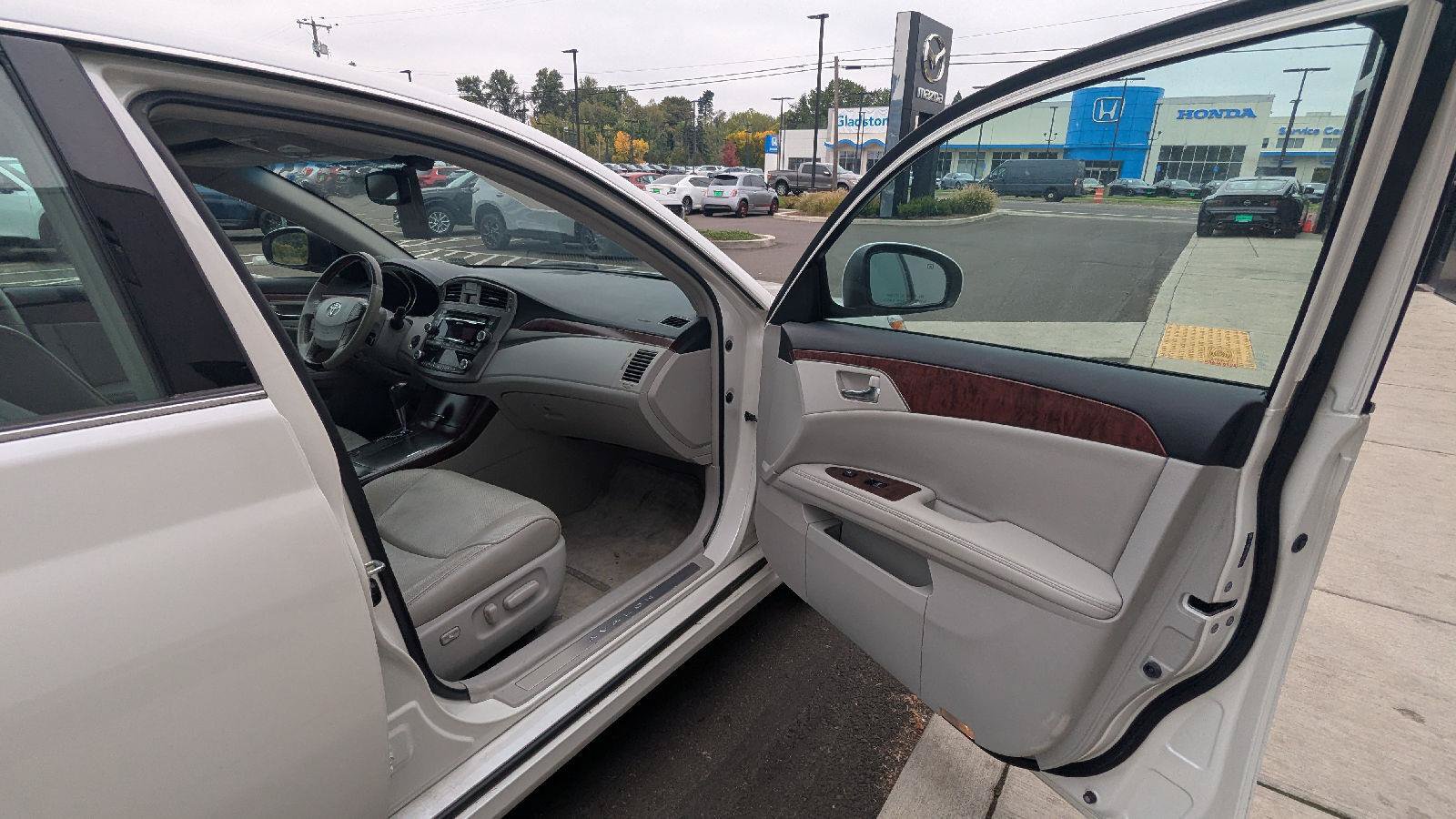 Used 2011 Toyota Avalon Limited FWD image 9