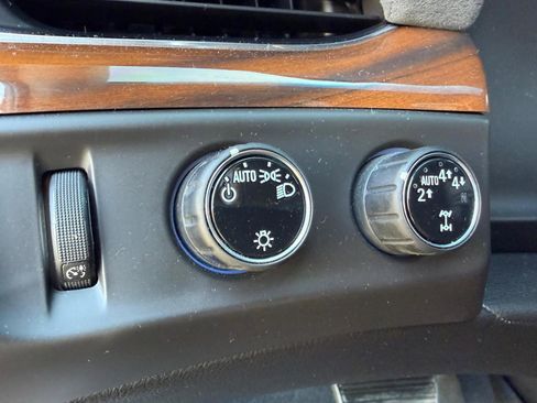 Used 2017 Cadillac Escalade Luxury image 34