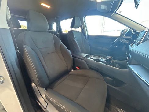 Used 2024 Nissan Rogue S image 27