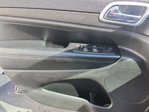Used 2015 Jeep Grand Cherokee Altitude image 29