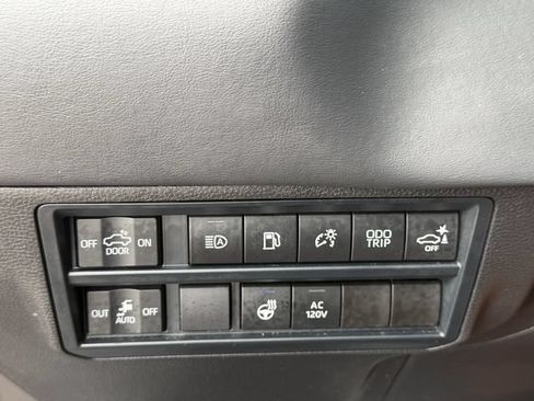 Used 2025 Toyota Tundra Platinum AWD/4WD image 22