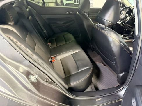 Used 2022 Nissan Altima 2.5 SR w/ Midnight Edition Package FWD image 13