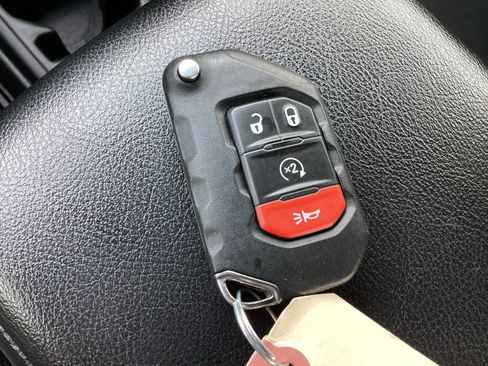 Used 2023 Jeep Gladiator Sport image 34