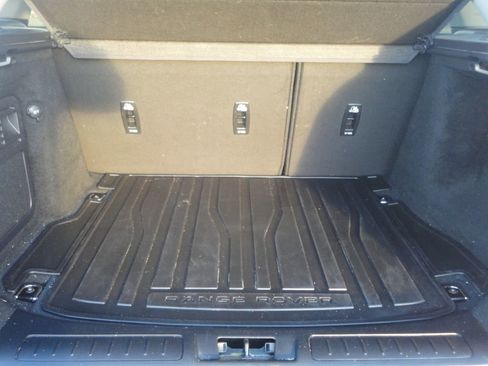 Used 2017 Land Rover Range Rover Evoque SE Premium image 11