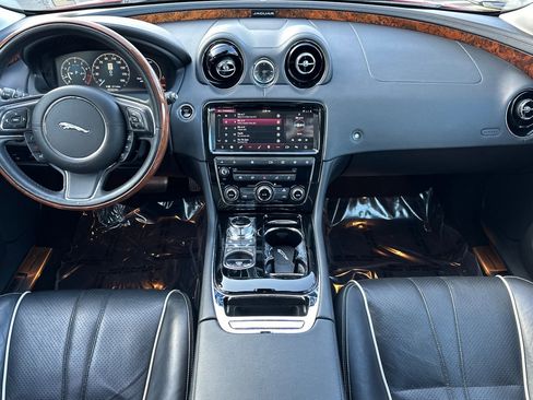Used 2019 Jaguar XJ R-Sport image 16