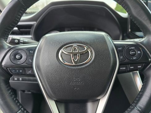 Used 2022 Toyota Venza LE image 25