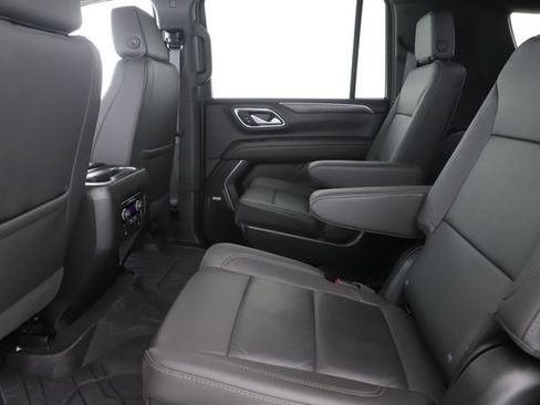 Used 2024 Chevrolet Suburban Z71 w/ Luxury Package AWD/4WD image 29