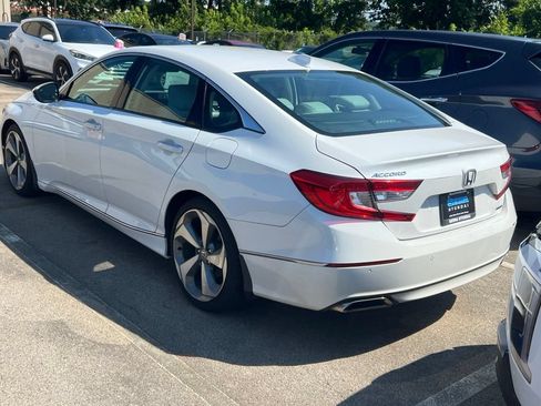 Used 2018 Honda Accord Touring image 3