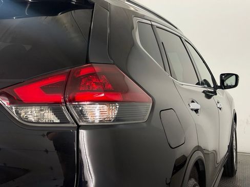 Used 2020 Nissan Rogue SV FWD image 58