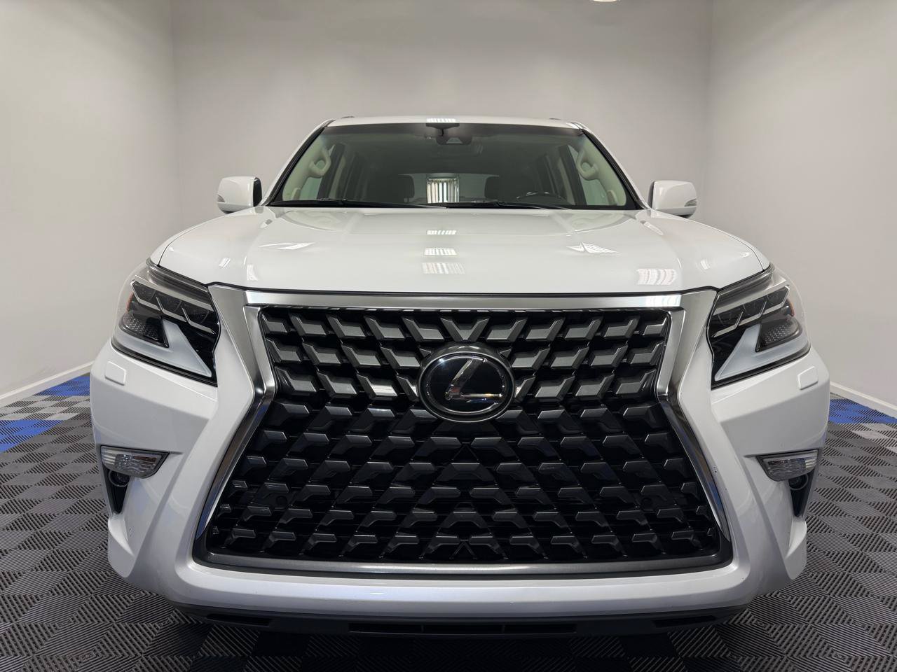 Used 2020 Lexus GX 460 Premium w/ Premium Package AWD/4WD image 2