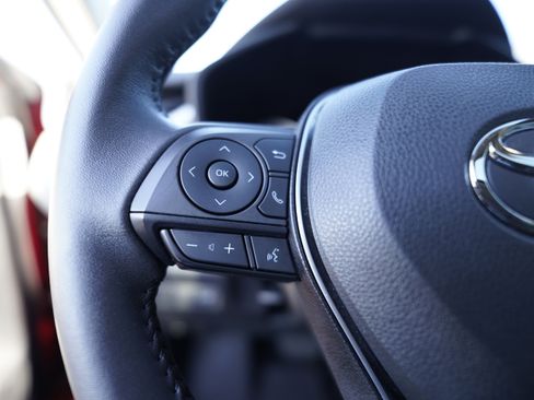 Used 2022 Toyota RAV4 XLE Premium image 20