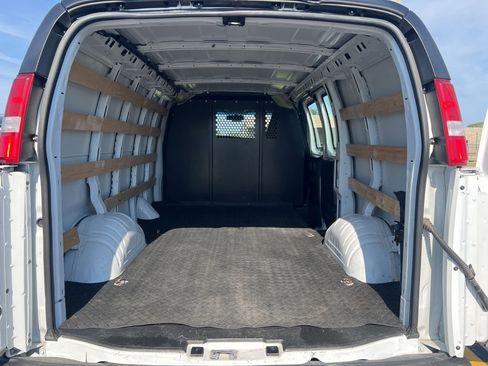 Used 2024 GMC Savana 2500 w/ Driver Convenience Package RWD image 5