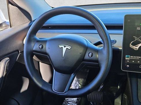 Used 2021 Tesla Model Y Long Range image 13