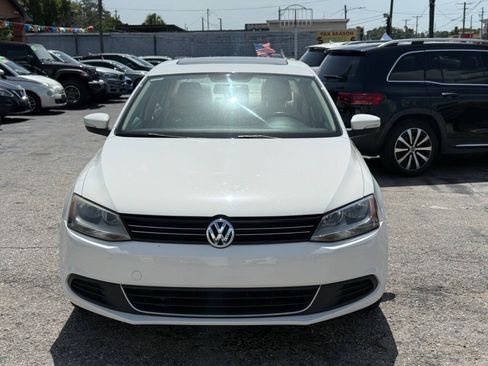 Used 2013 Volkswagen Jetta SE FWD image 3