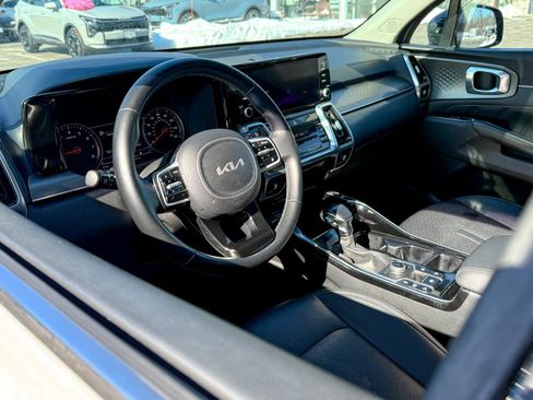 Certified 2022 Kia Sorento SX image 9