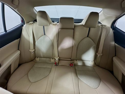 Used 2021 Toyota Camry LE image 13
