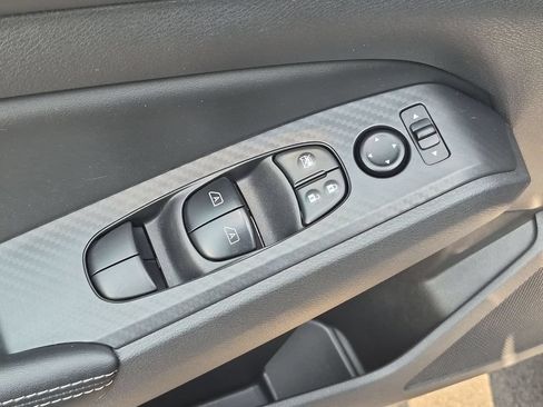Used 2025 Nissan Altima 2.5 SV FWD image 13