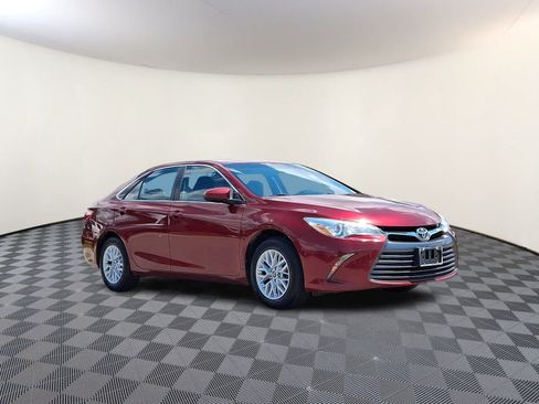 Used 2017 Toyota Camry LE FWD image 5