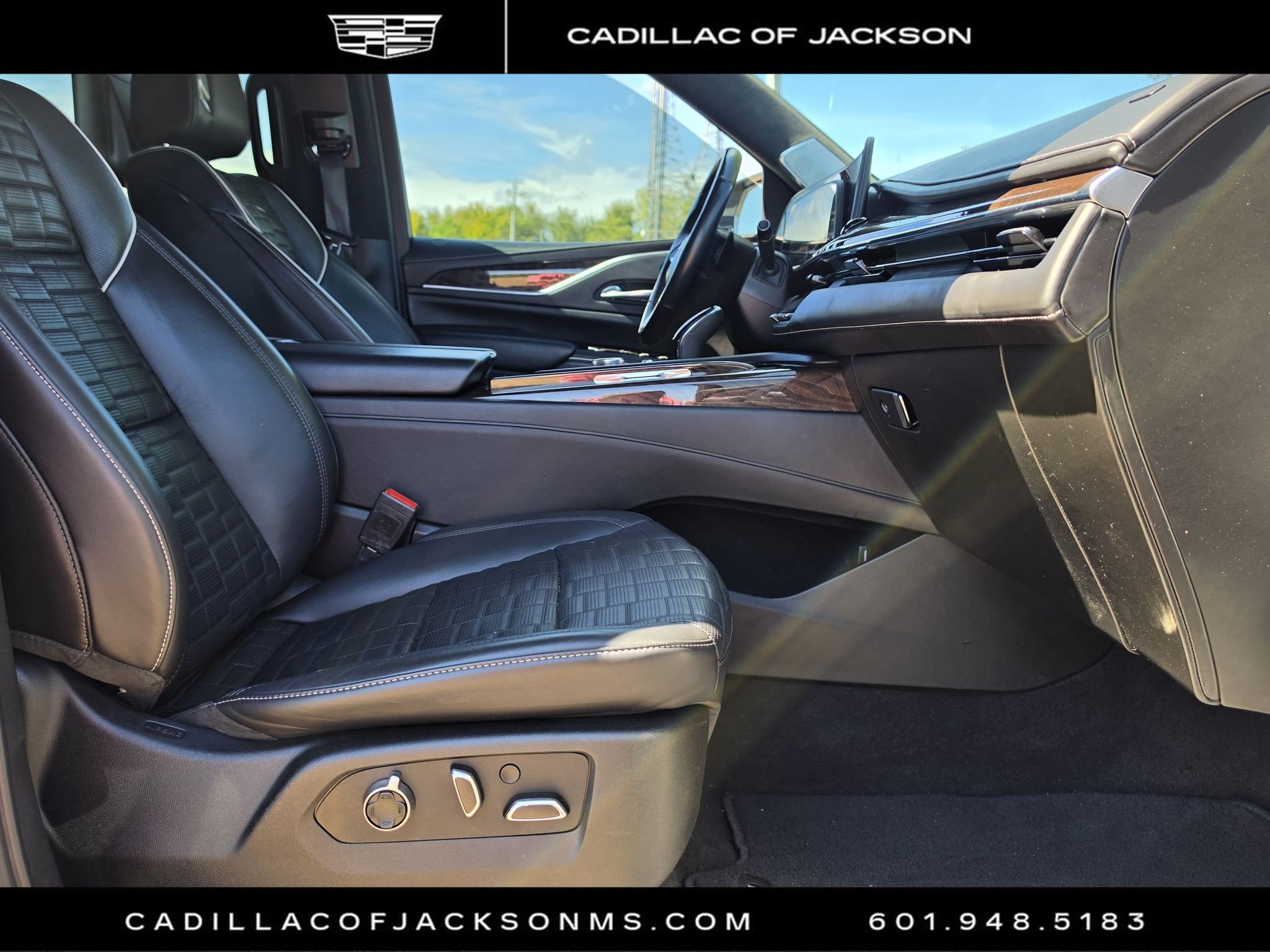 Certified 2023 Cadillac Escalade Premium Luxury Platinum AWD/4WD image 34
