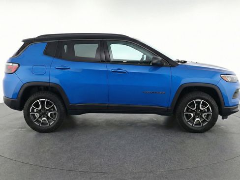 Used 2025 Jeep Compass Trailhawk AWD/4WD image 11