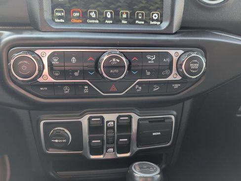 Used 2020 Jeep Wrangler Unlimited Sahara w/ Dual Top Group AWD/4WD image 19