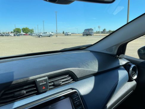 Used 2025 Nissan Versa SV image 34