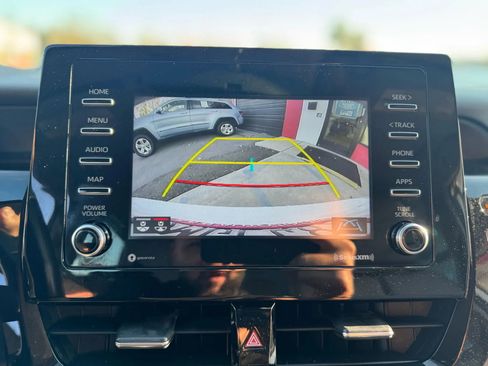 Used 2021 Toyota Camry SE image 16