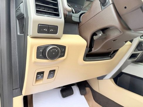 Used 2018 Ford F150 Lariat image 14