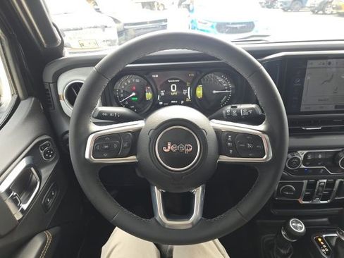 Certified 2025 Jeep Wrangler Unlimited Sahara w/ Safety Group image 16